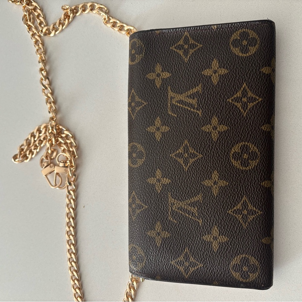 Louis Vuitton Brown Monogram Sarah Wallet - Picture 4 of 9